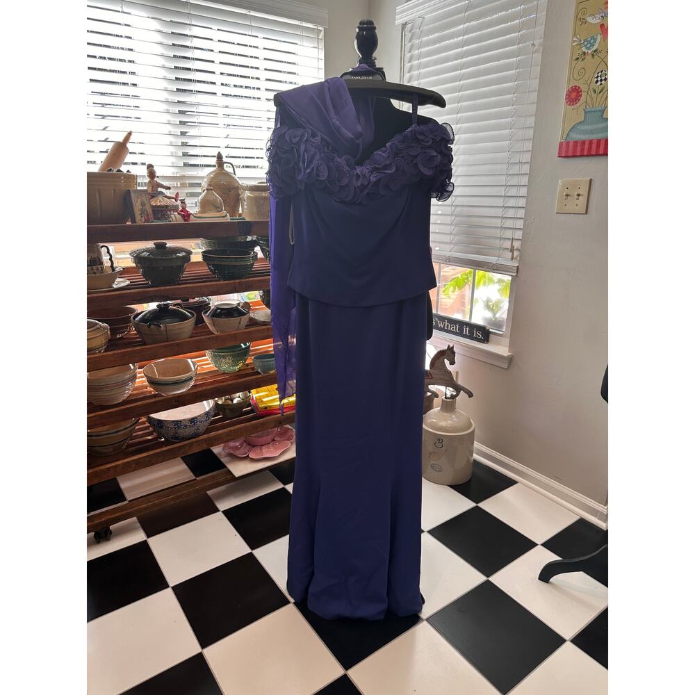 DAYMOR COUTURE —SAMPLE—-DRESS!!!! SIZE 6 - Picture 5 of 6